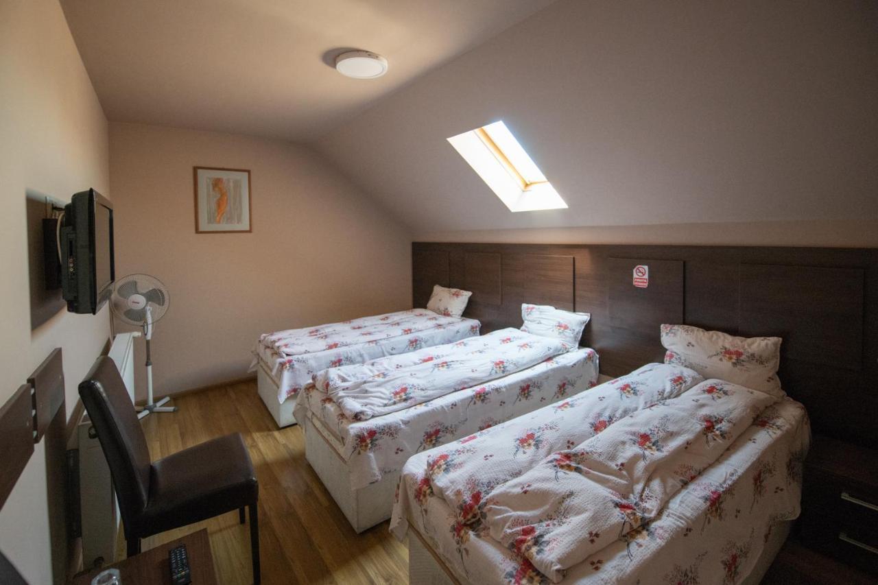 Pensiunea Cupidon Tîrgu Secuiesc Buitenkant foto