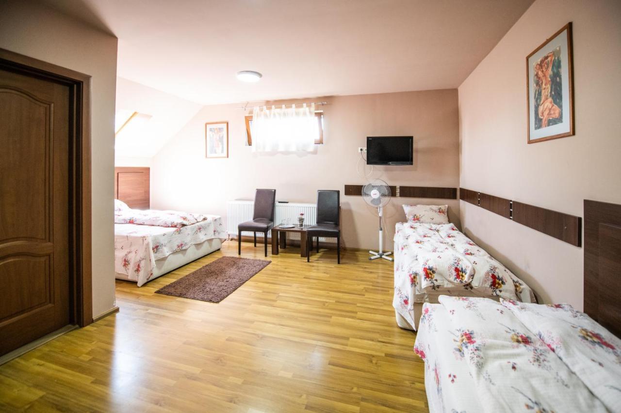 Pensiunea Cupidon Tîrgu Secuiesc Buitenkant foto