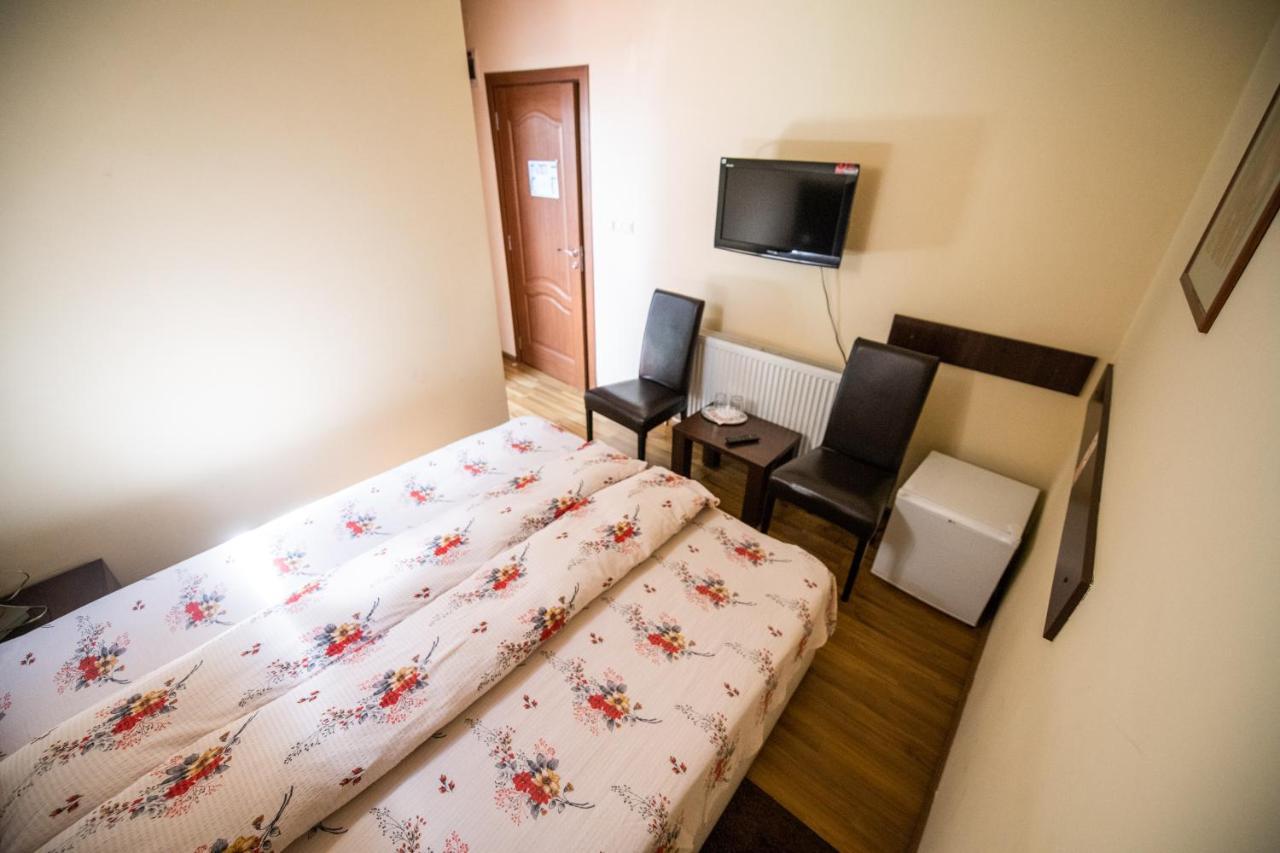 Pensiunea Cupidon Tîrgu Secuiesc Buitenkant foto